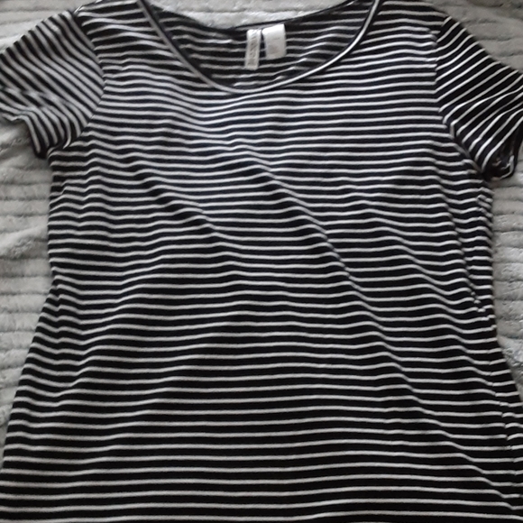 Black and white shirt - Picture 1 of 2